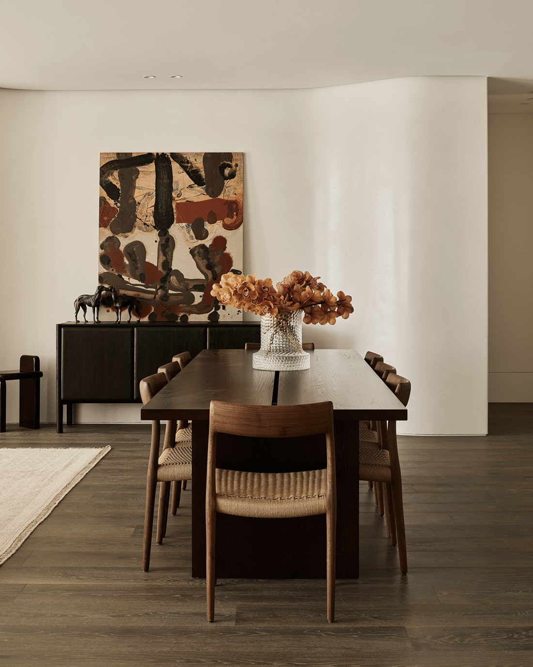 Como Toorak, Dining with Curved Polished Plaster Wall